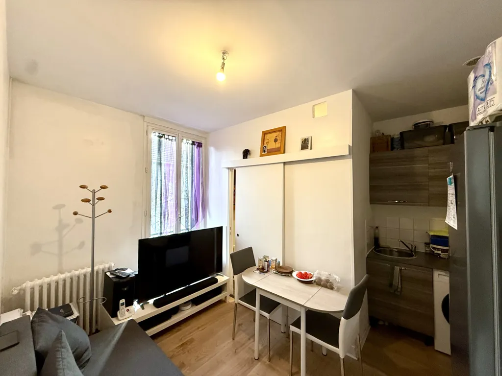 Elutuba - 2-Bedroom Flat with Private Cellar in Bondy