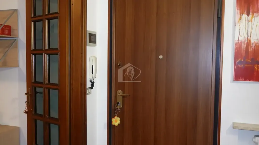 Entrée - Modernised Apartment with Balcony in Suzzara