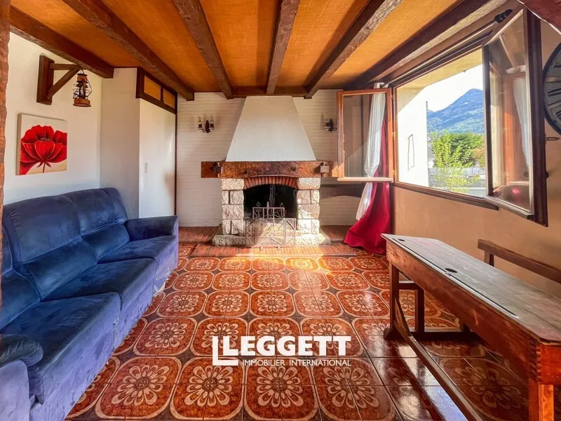 Soggiorno - 3-Bedroom House with Mountain View in Lathuile