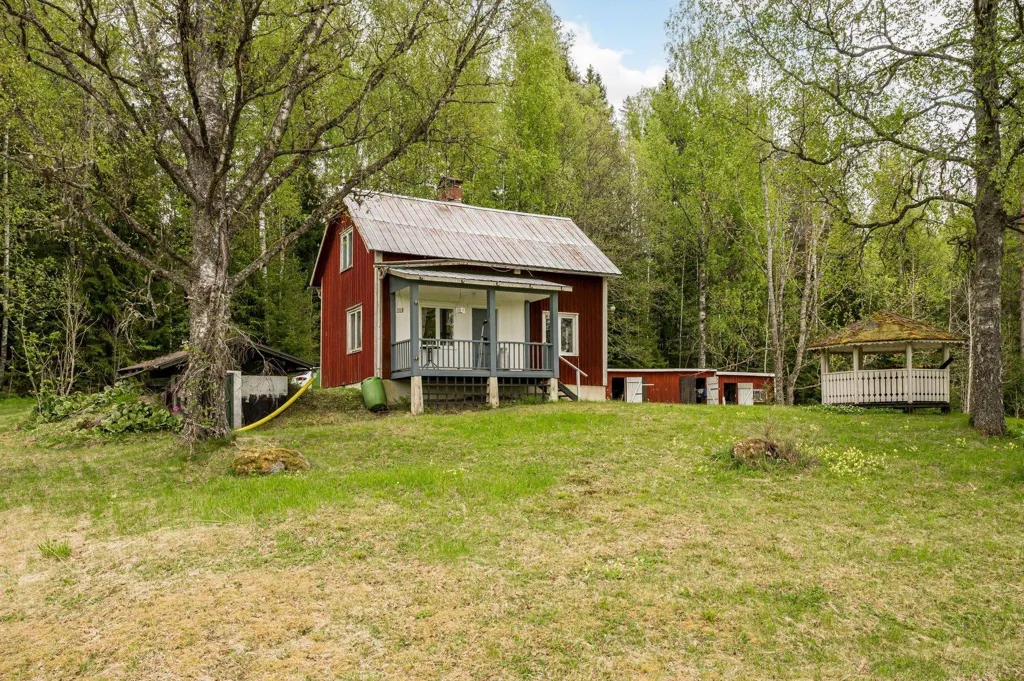 Charming Farm with Water Access in Brunskog