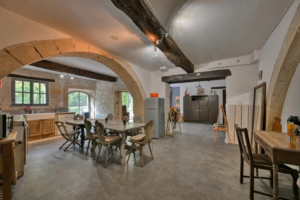 Salle à manger - Moulin du 17e Siècle avec Piscine à Salinelles