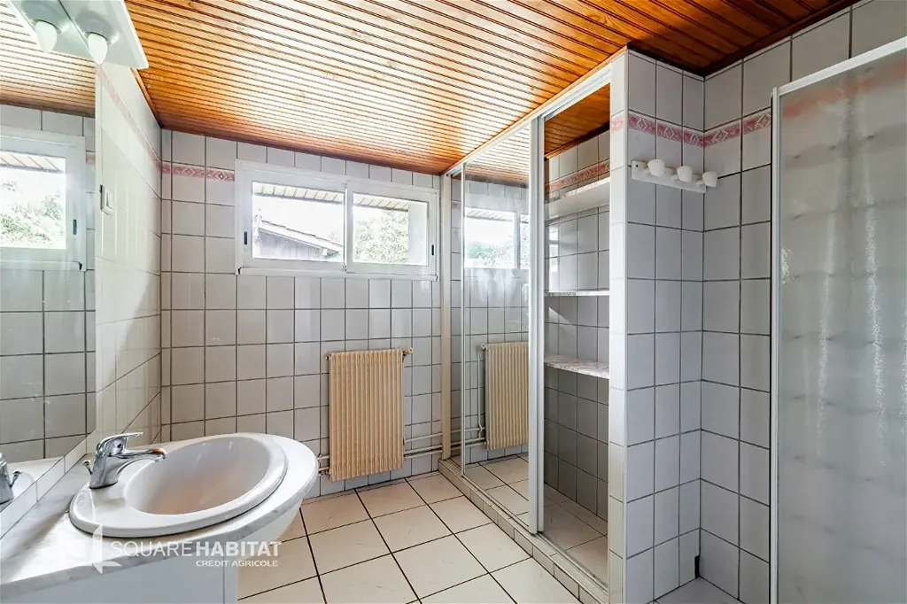 4-toaline maja asukohas Mombrier