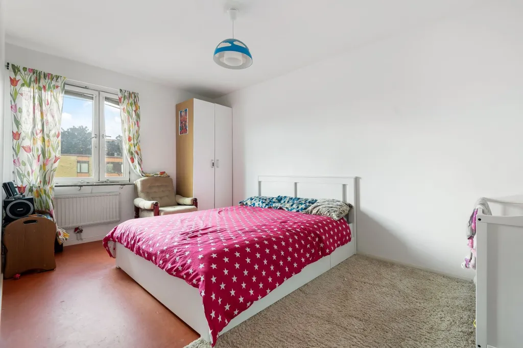 Chambres - 3-Room Apartment with Balcony in Akalla