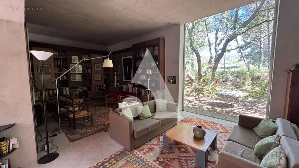 Elutuba - Architectural Villa with 1000 m² Garden in Lauris
