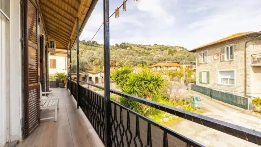 Balcon - Trilocale with Terrace in Bordighera