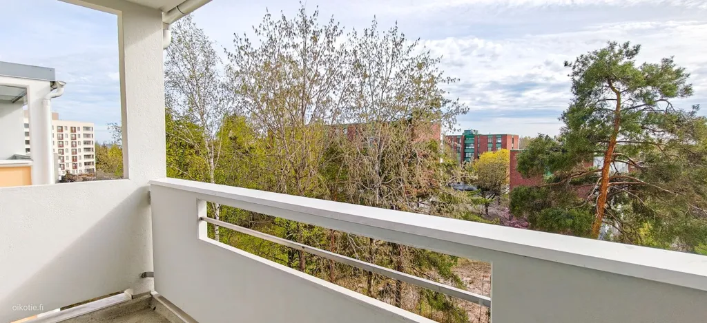 Balcon - Apartment with Pool in Mellunmäki, Helsinki
