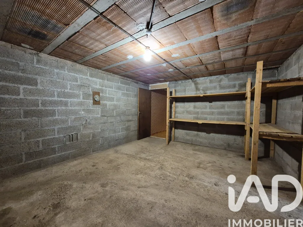 Garage - House with Garden and Balcony in Pézenas