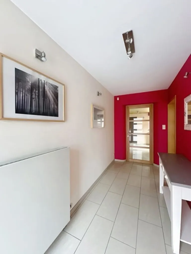 Entrée - Espace Professionnel ou Habitation à Couvin
