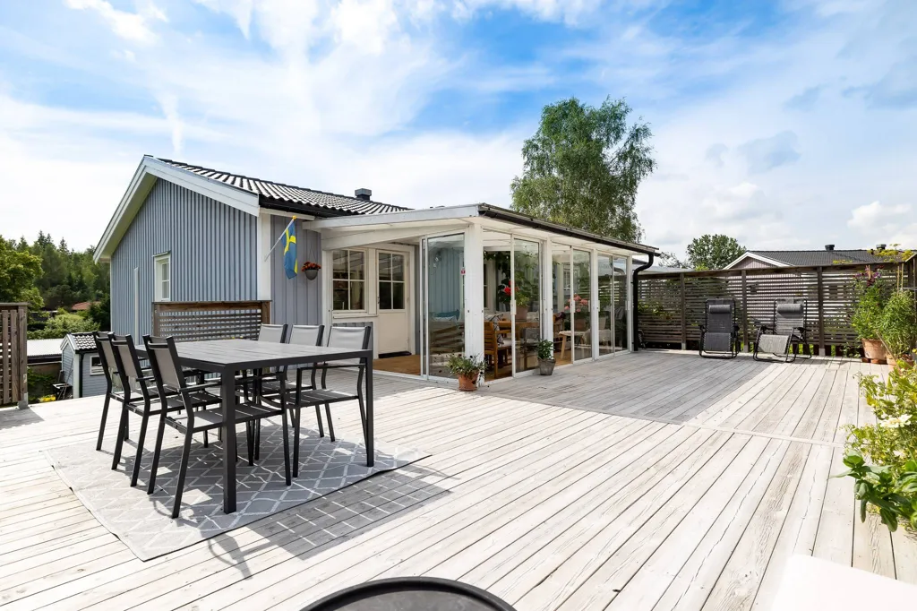 Terrass - Stylish Duplex with Garden in Hovsta