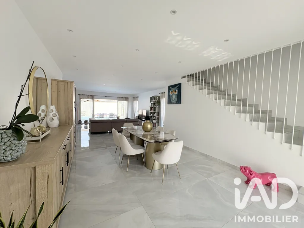 Soggiorno - Architectural House with Pool in Carbon-Blanc