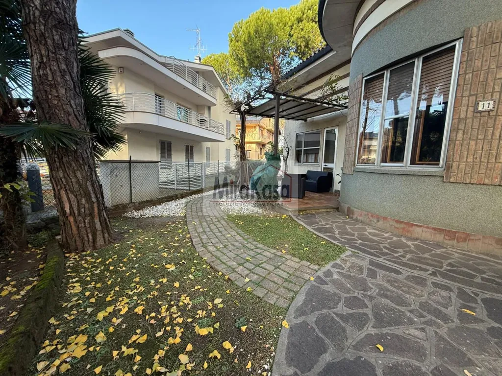 Aed - Modernist Villa with Curved Design in Cervia