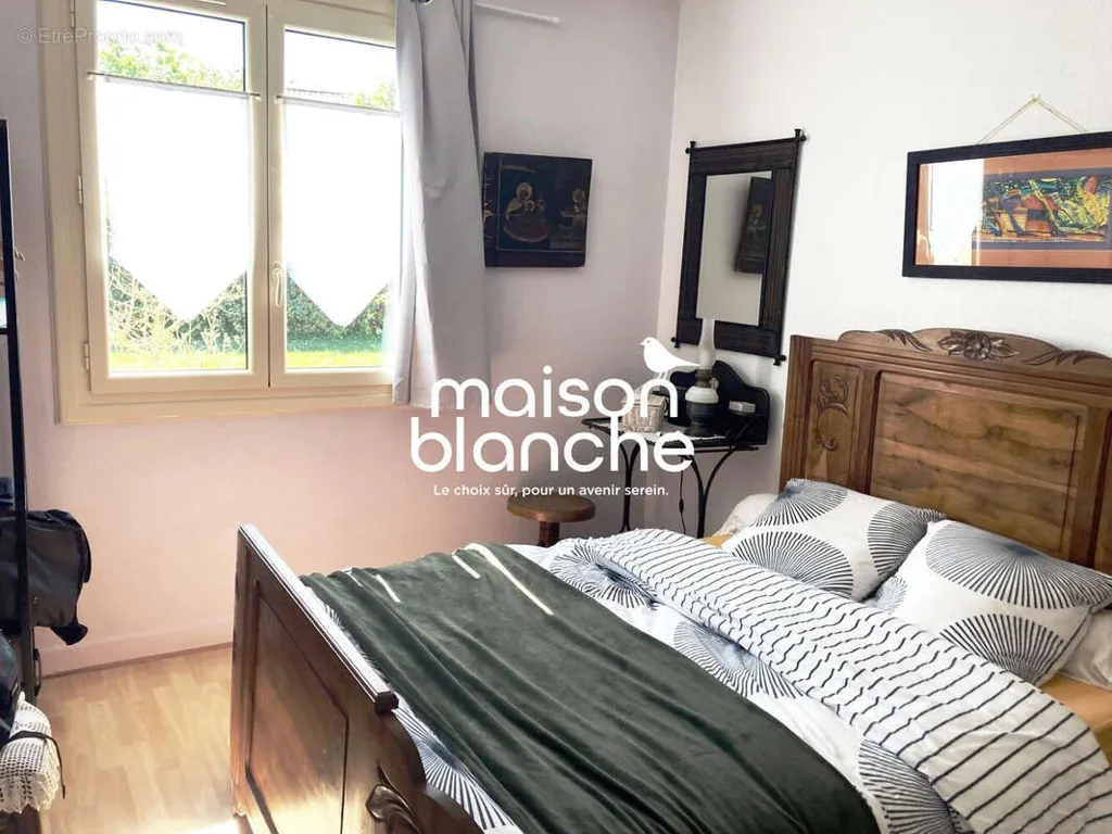 Chambres - Maison avec Jardin à Nanteuil