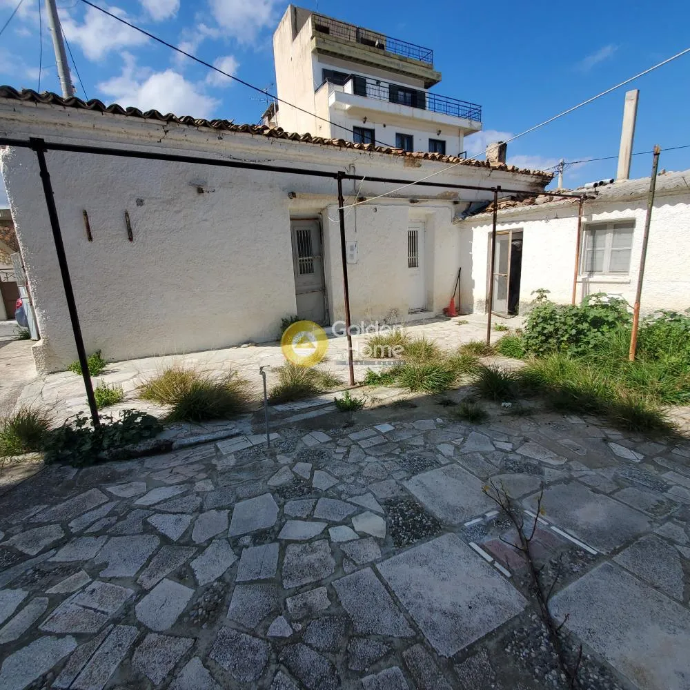 Aed - Detached House with Garden in Keratea Centre