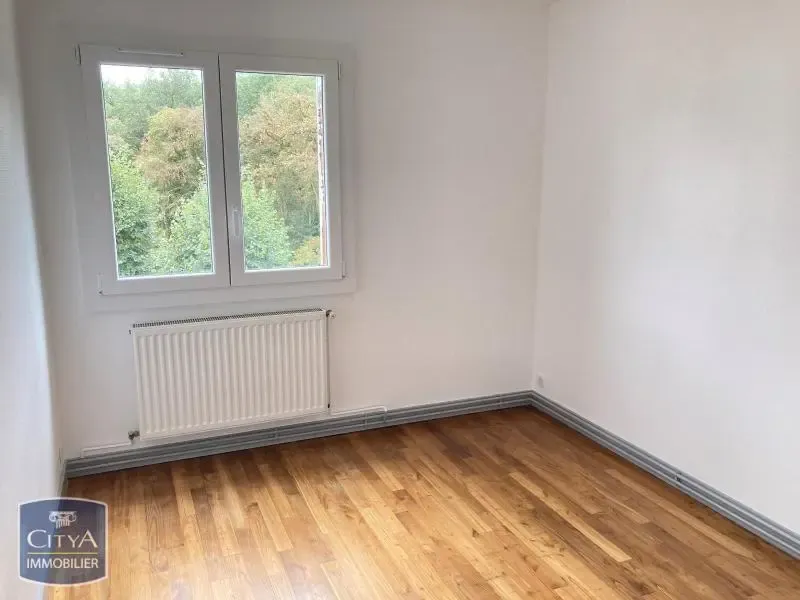 Rooms - 3-Bedroom Flat with Balcony in Saint-Avertin