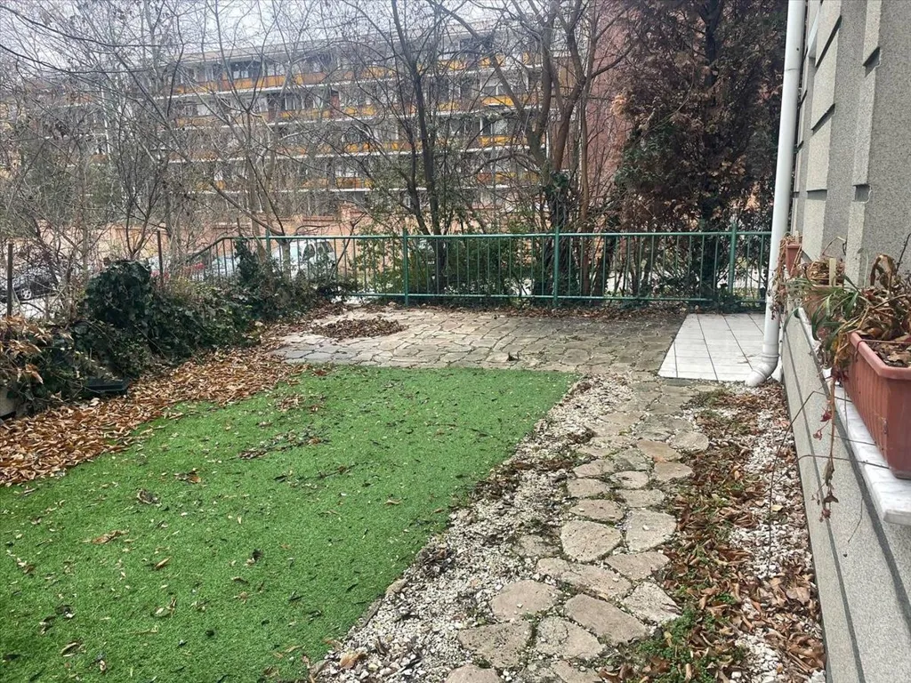 Giardino - Office Building with Garage in Budapest III District