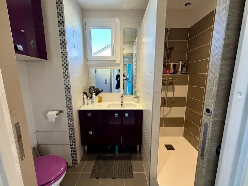 Salles de bain - Pavillon Traversant avec Jardin à Corbas