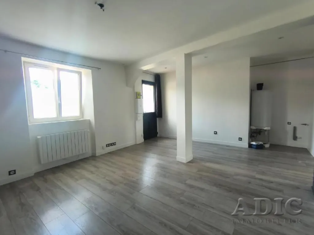 Séjour - Appartement F2 avec Cuisine Américaine à Moussy-le-Vieux
