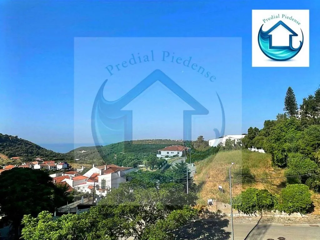 Luxury 3-Bed Flat with Terrace in Castelo, Sesimbra