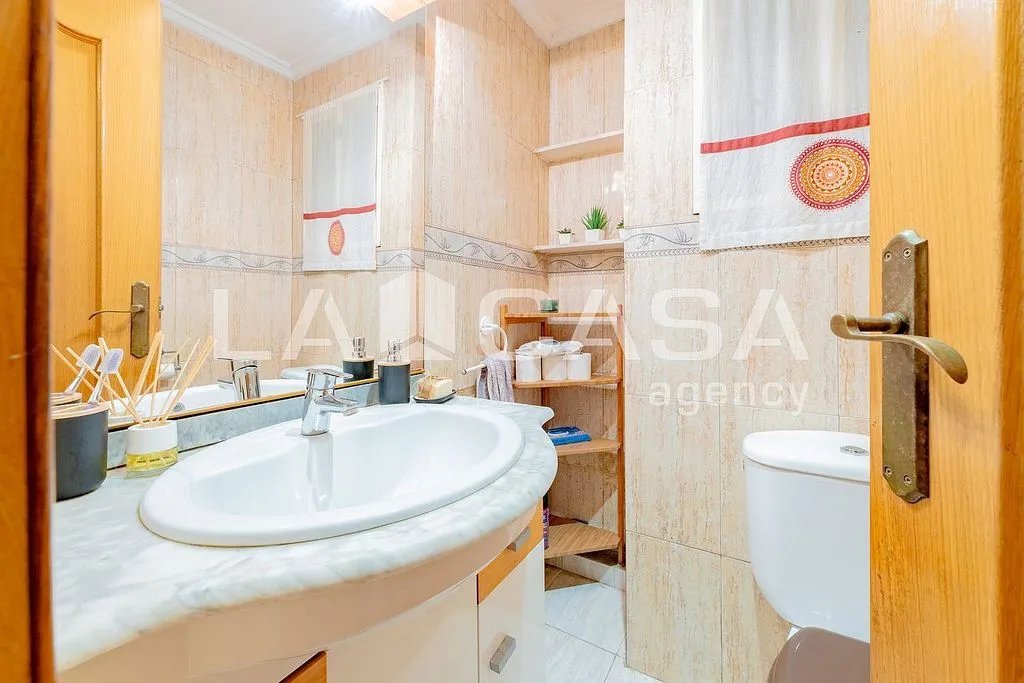 Vannitoad - Duplex with Terrace in Trinitat