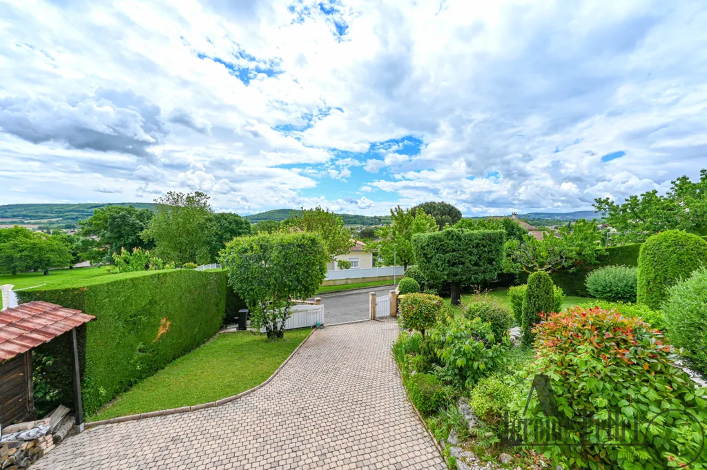 Aed - Semi-Basement House with Panoramic View in Communay