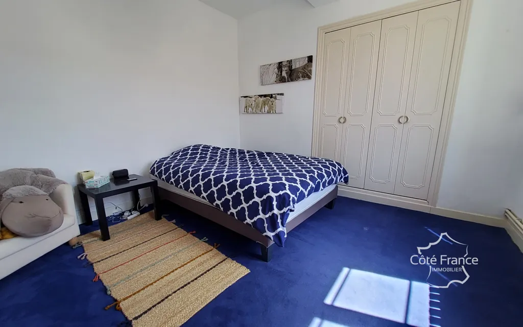 Bedrooms - 4-Bedroom House with Garden in Monthermé
