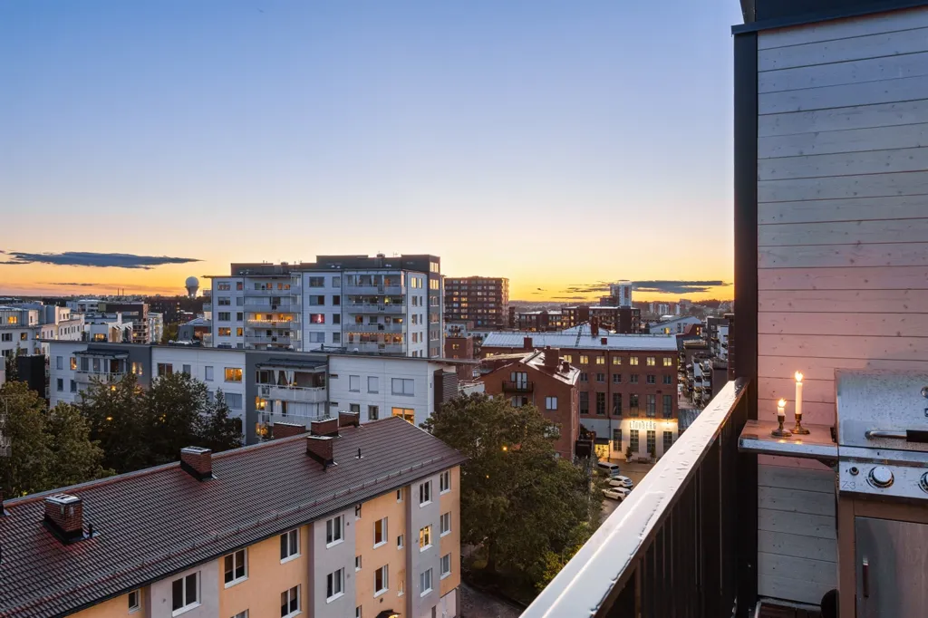 Rõdu - Modern Flat with South-West Balcony in Mariehäll
