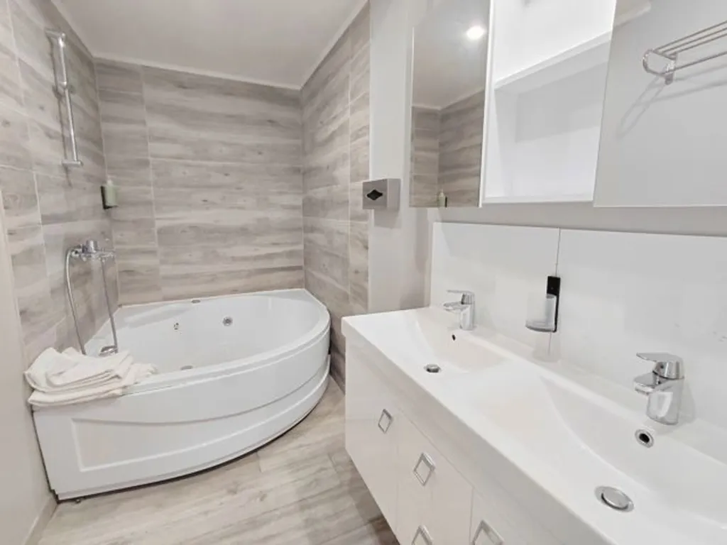 Vannitoad - Modern Apartment with Terrace in Bruxelles