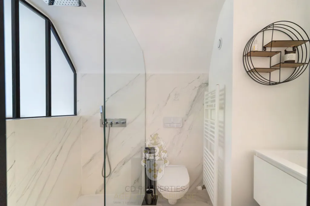 Salles de bain - Villa Rénovée avec Espace Wellness à Uccle