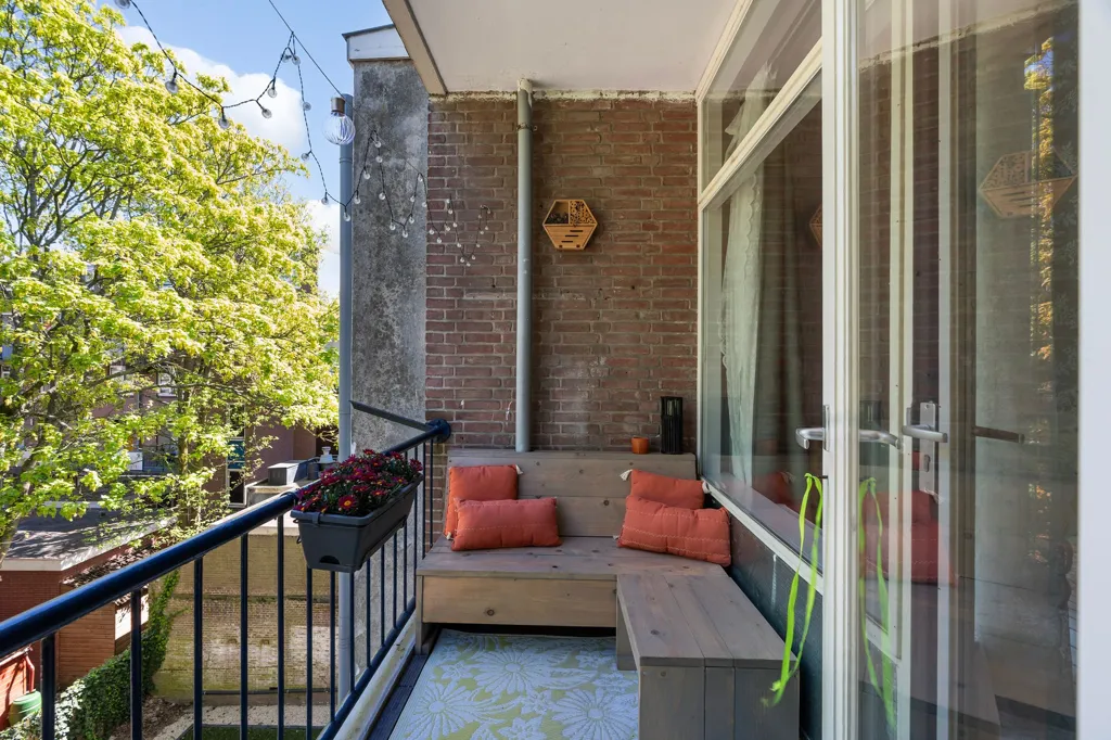 Balcon - Charming Apartment with Two Balconies in Agniesebuurt