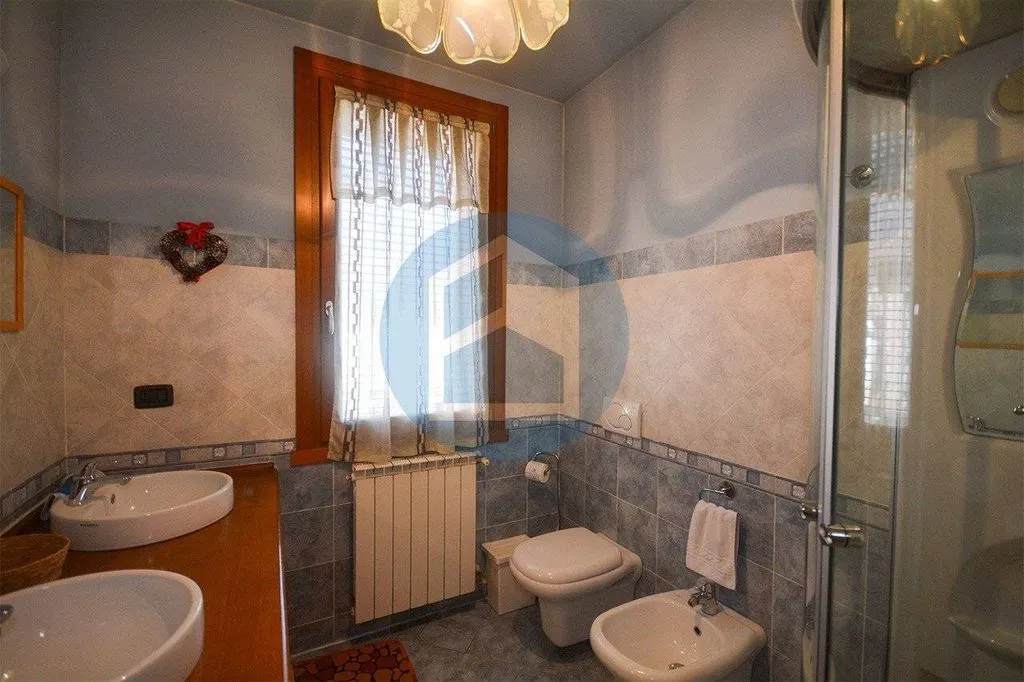 Salles de bain - Luxury Villa with Pool in Piancogno, Lombardy