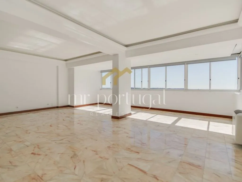 Pièces - Luxury Flat with River Views in Restelo, Lisbon