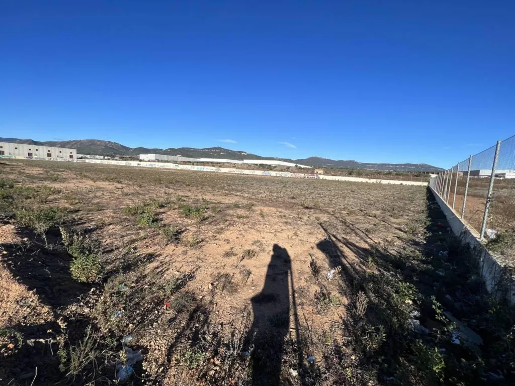 Jardin - Industrial Land Plot in Valls
