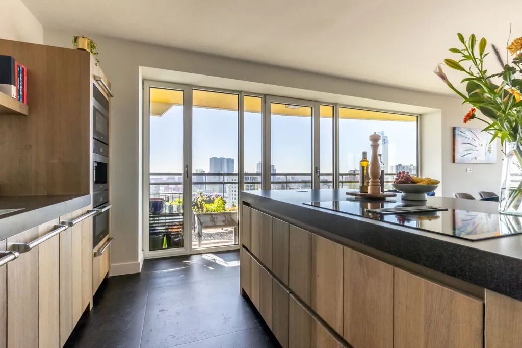Kitchen - Apartment with Skyline View on 27th Floor in Rotterdam