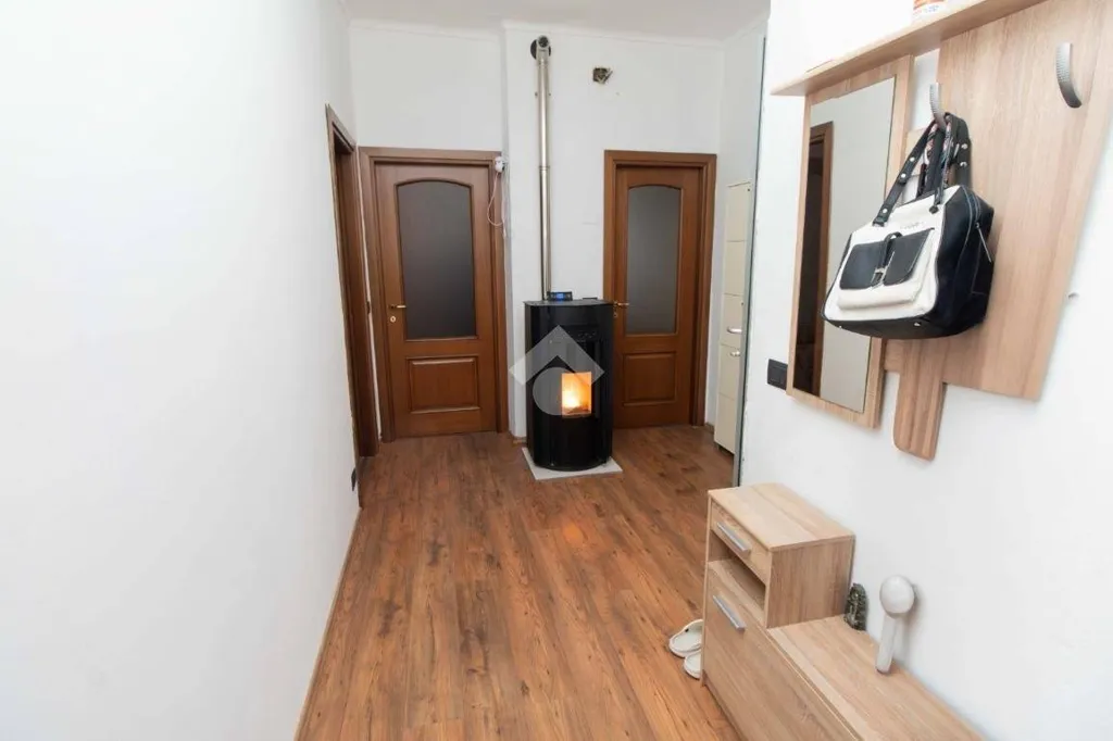 Entrée - Refurbished Apartment with Balcony in Leini