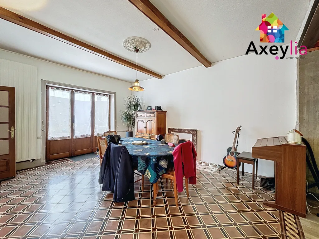 Salle à manger - Maison avec Dépendances à Iguerande