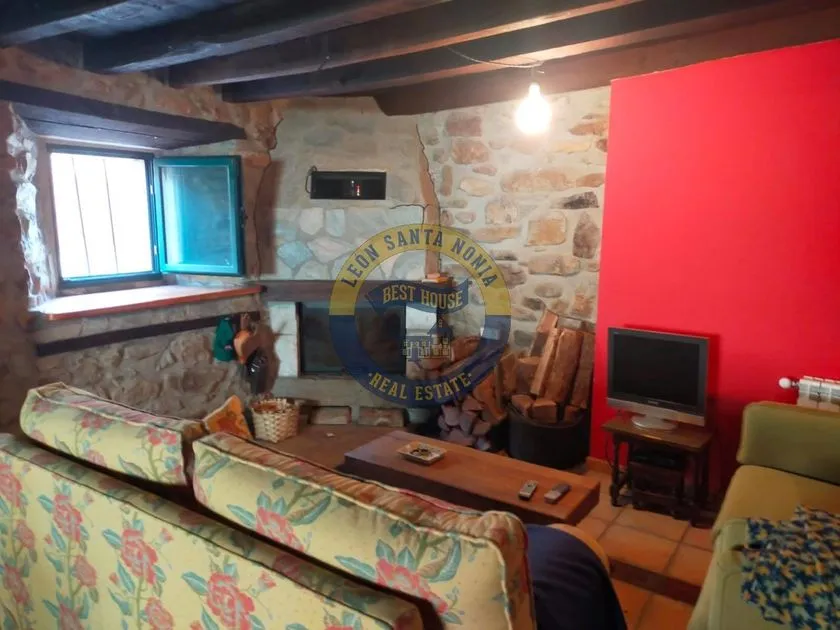 Séjour - Restored Chalet with Rustic Charm in León