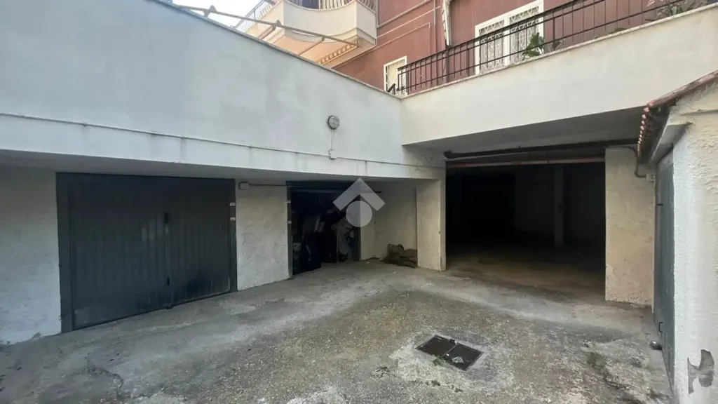 Garaaž - Spacious Apartment with Garden in Ladispoli