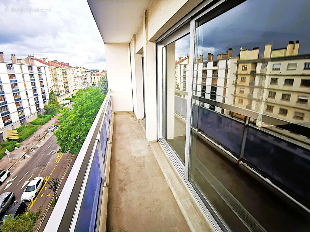 Rõdu - F5 Apartment with Balconies in Nancy