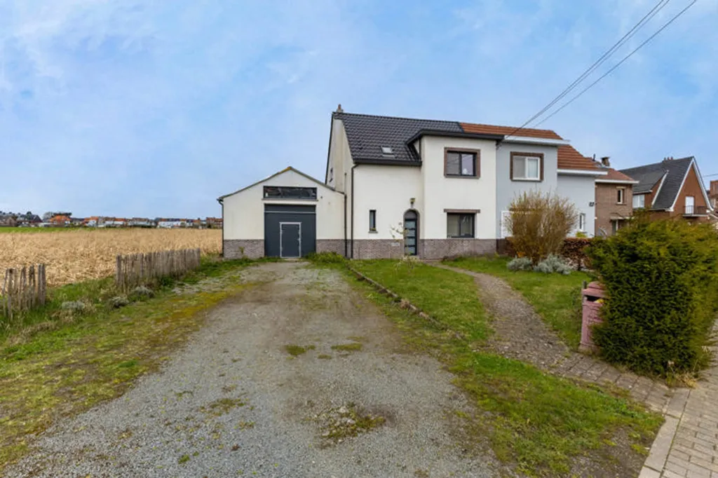 Exterior - House with Large Loft in Well-located Area
