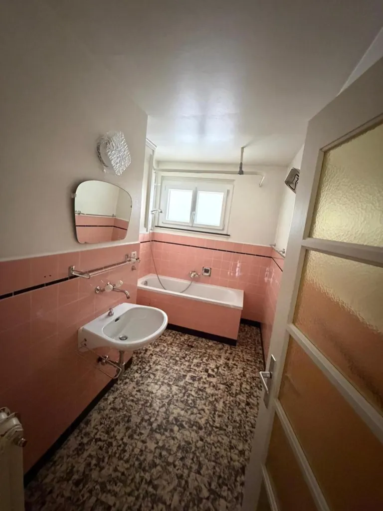 Bathrooms - Apartment Building in Châtel-St-Denis