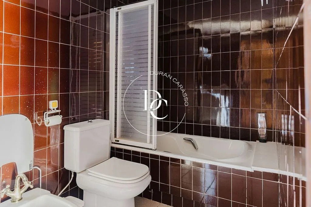 Salles de bain - Luxury Villa with Mountain Views in Ger