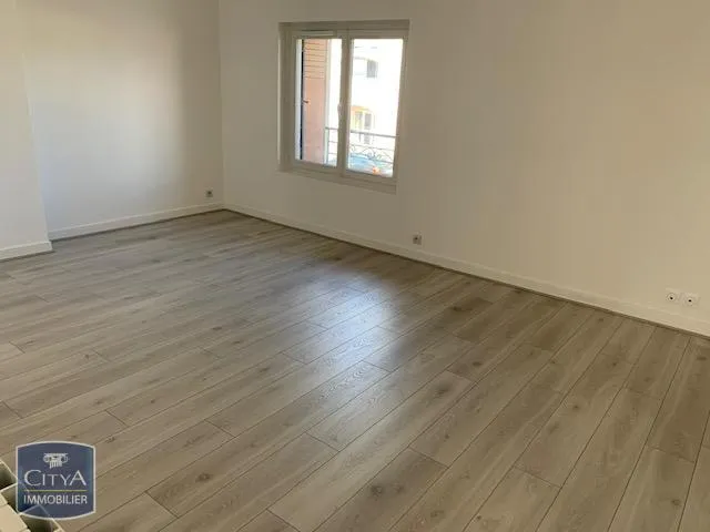 Rooms - 4-Piece Flat with Private Courtyard in Loyettes