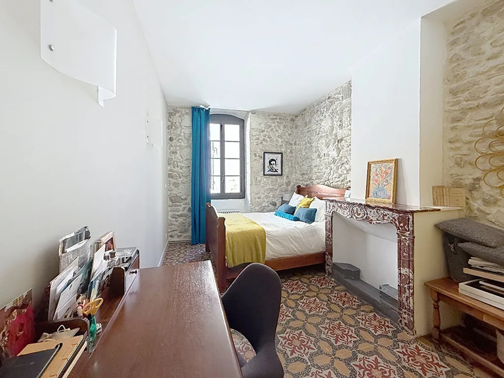 Chambres - Maison de Village avec Cour au Centre Historique d'Aramon