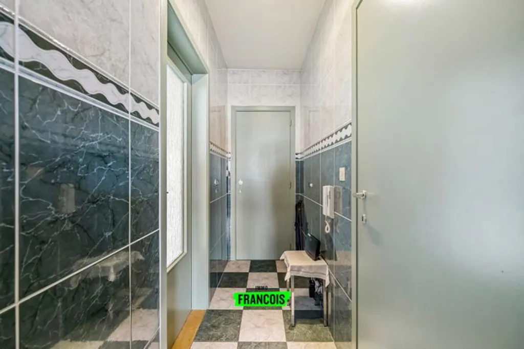 Vannitoad - One-Bedroom Apartment with Large Terrace in Mariakerke