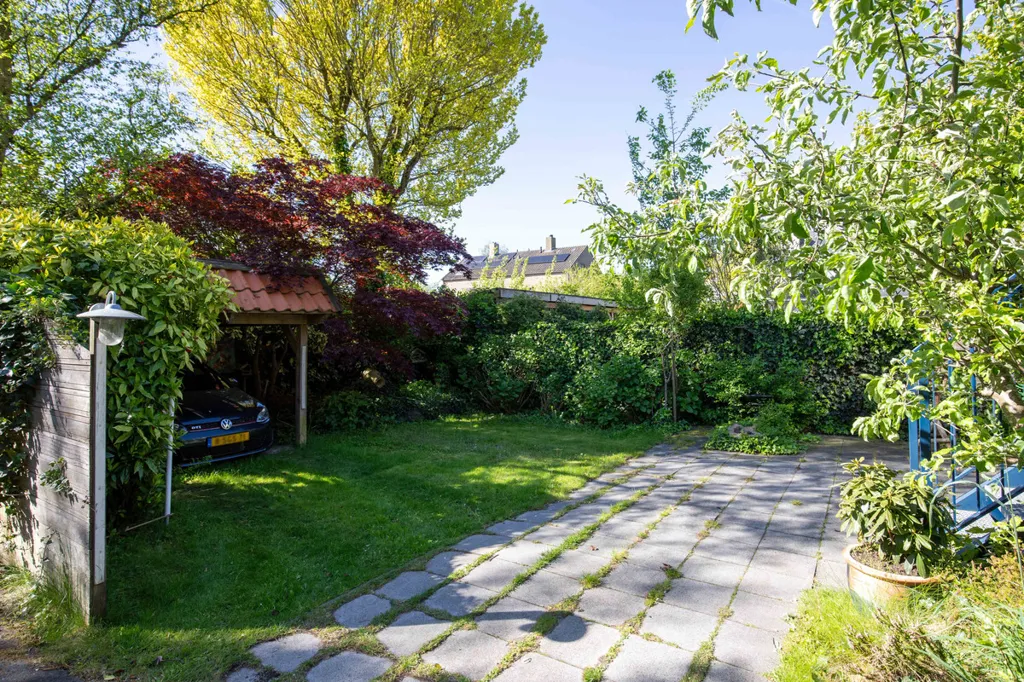 Aed - Two-Storey House with Souterrain in Aalsmeer
