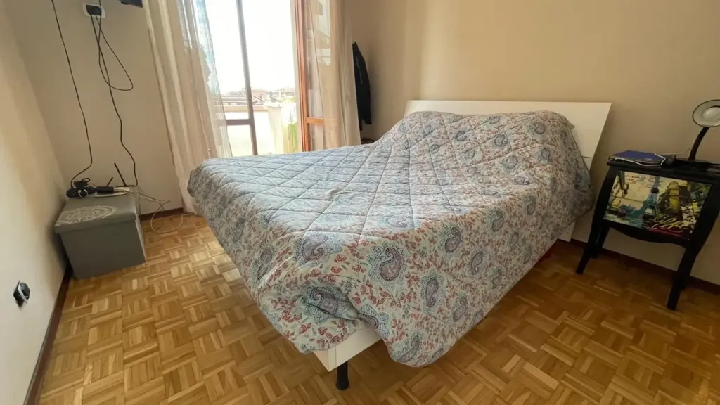 Chambres - Modernised Apartment with Balcony in Piacenza