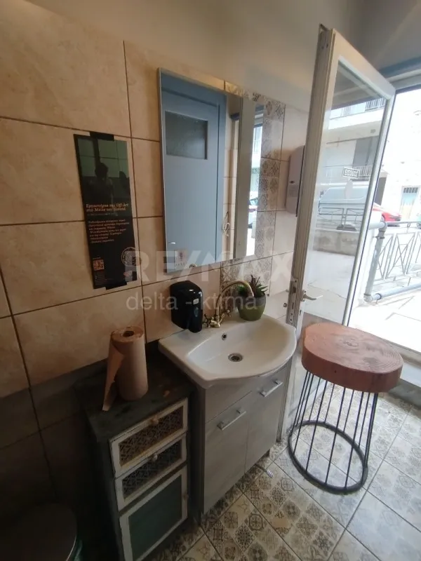 Bagni - Shop with Dual Access in Larissa Centre