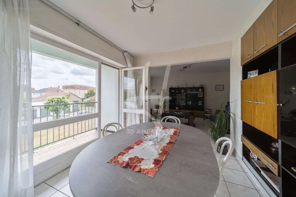 Söögituba - Apartment with Balcony in Metz