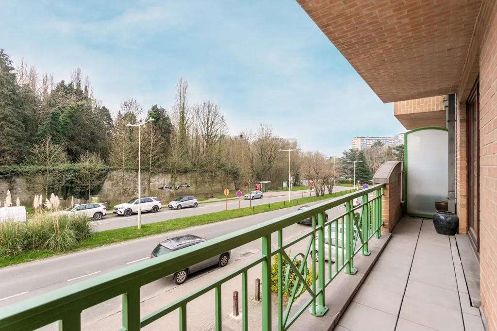 Balcon - Appartement avec Balcons dans le Calme à Ganshoren