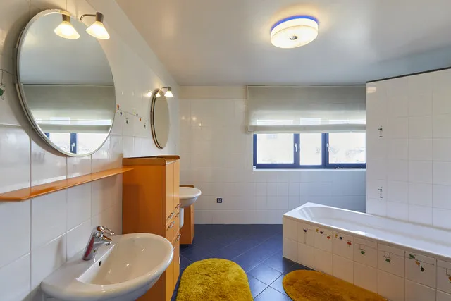 Salles de bain - Maison de 5 Chambres avec Jardin à Dudelange